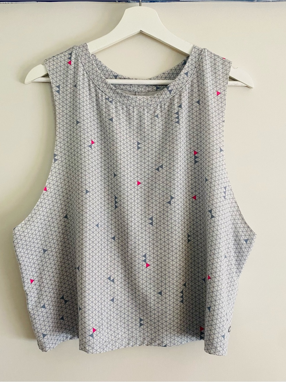 Gapfit Sleeveless Geometric Print Tank Top, Pink & Blue Accents, Size Large